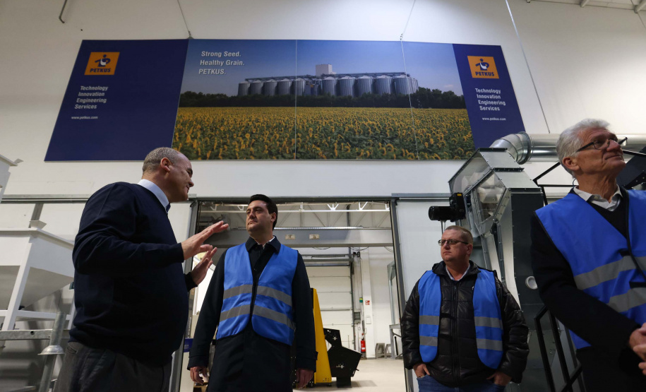 Governador negocia instalação de fábrica multinacional de sementes no Paraná