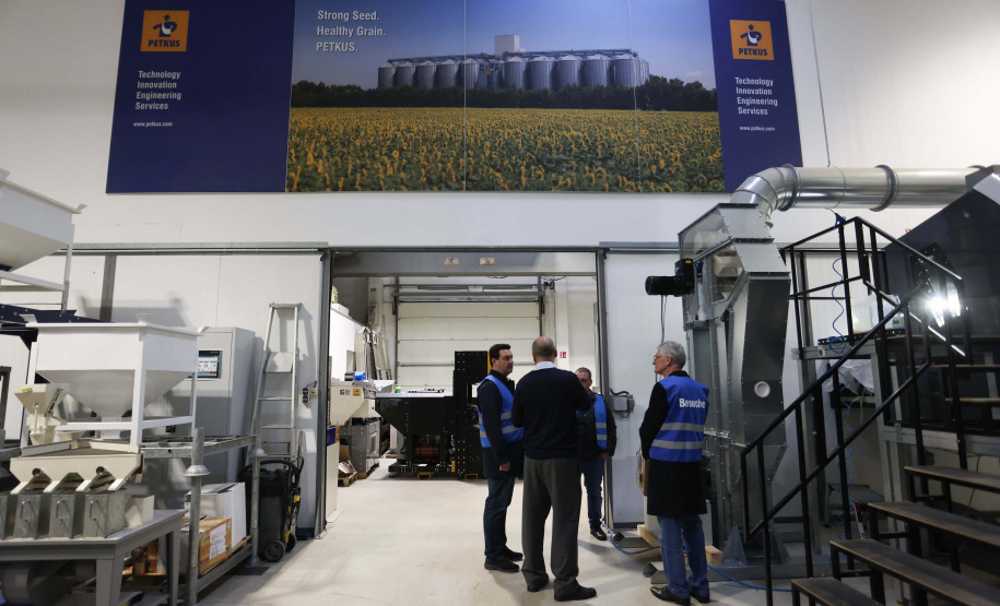 Governador negocia instalação de fábrica multinacional de sementes no Paraná