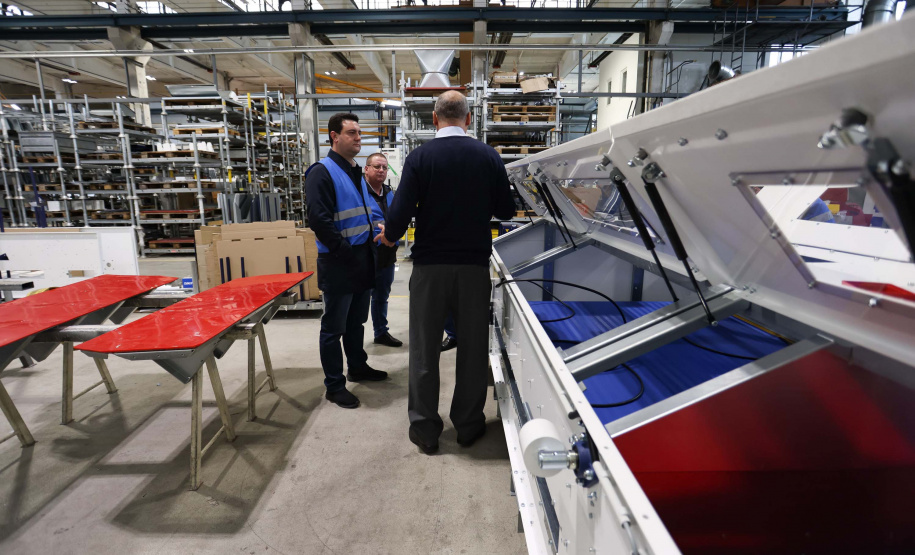 Governador negocia instalação de fábrica multinacional de sementes no Paraná