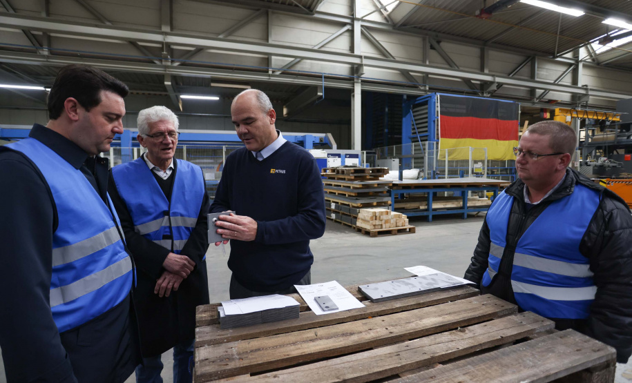 Governador negocia instalação de fábrica multinacional de sementes no Paraná