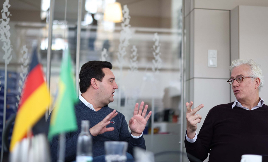 Governador negocia instalação de fábrica multinacional de sementes no Paraná