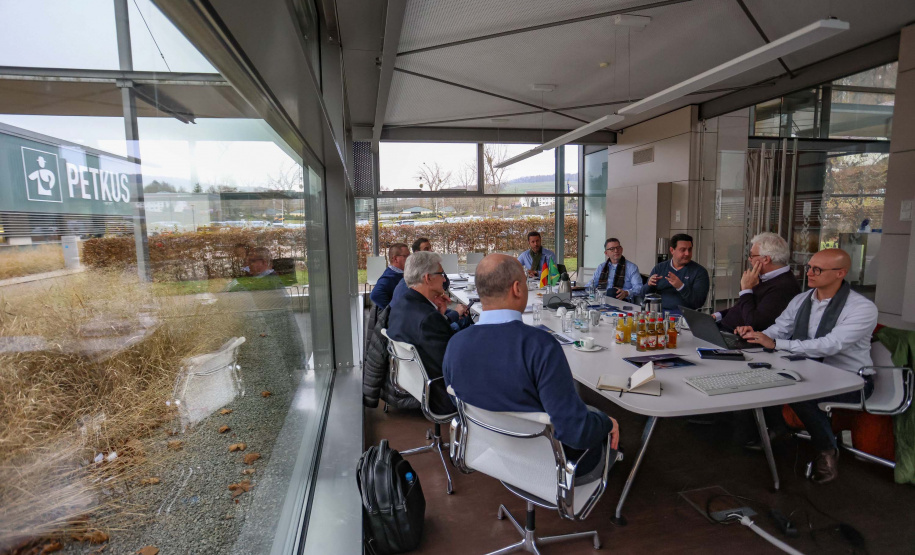 Governador negocia instalação de fábrica multinacional de sementes no Paraná