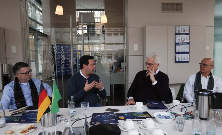 Governador negocia instalação de fábrica multinacional de sementes no Paraná