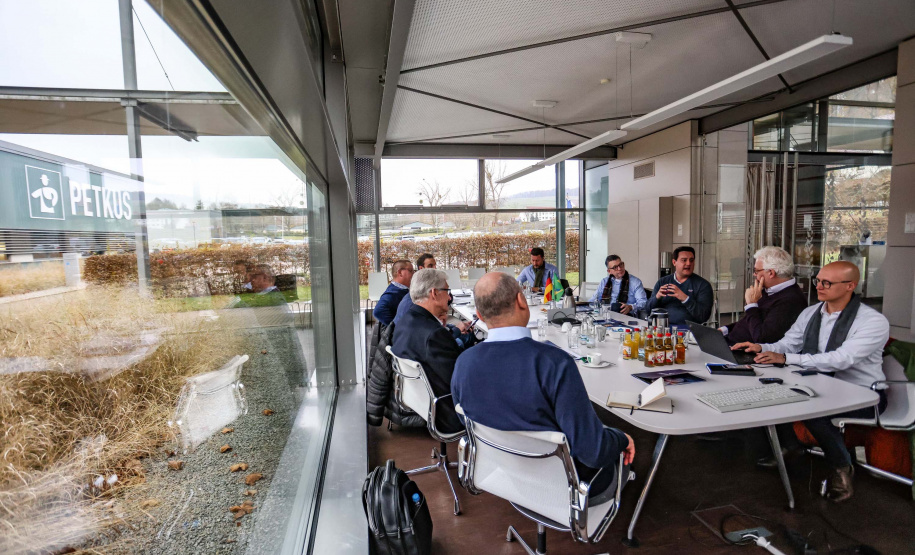 Governador negocia instalação de fábrica multinacional de sementes no Paraná