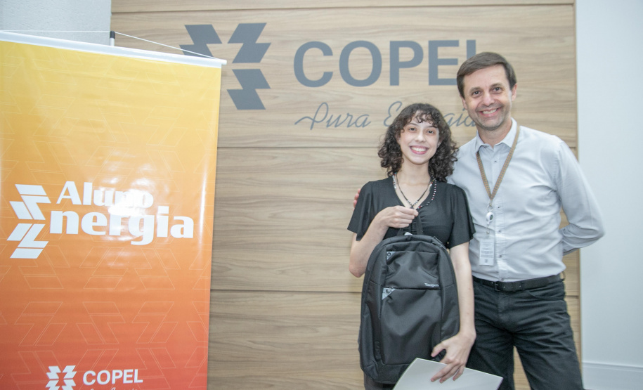 Copel divulga relação de estudantes que vão ganhar bolsa e mentoria por 5 anos