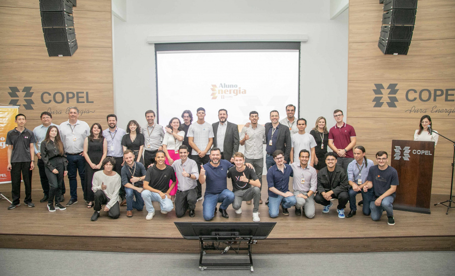 Copel divulga relação de estudantes que vão ganhar bolsa e mentoria por 5 anos