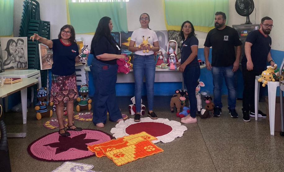 Em Foz do Iguaçu, Polícia Penal realiza entrega de Amigurumis para ONG e Delegacia da Mulher