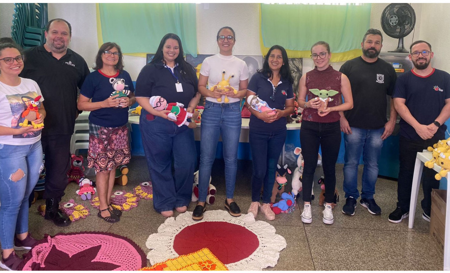 Em Foz do Iguaçu, Polícia Penal realiza entrega de Amigurumis para ONG e Delegacia da Mulher