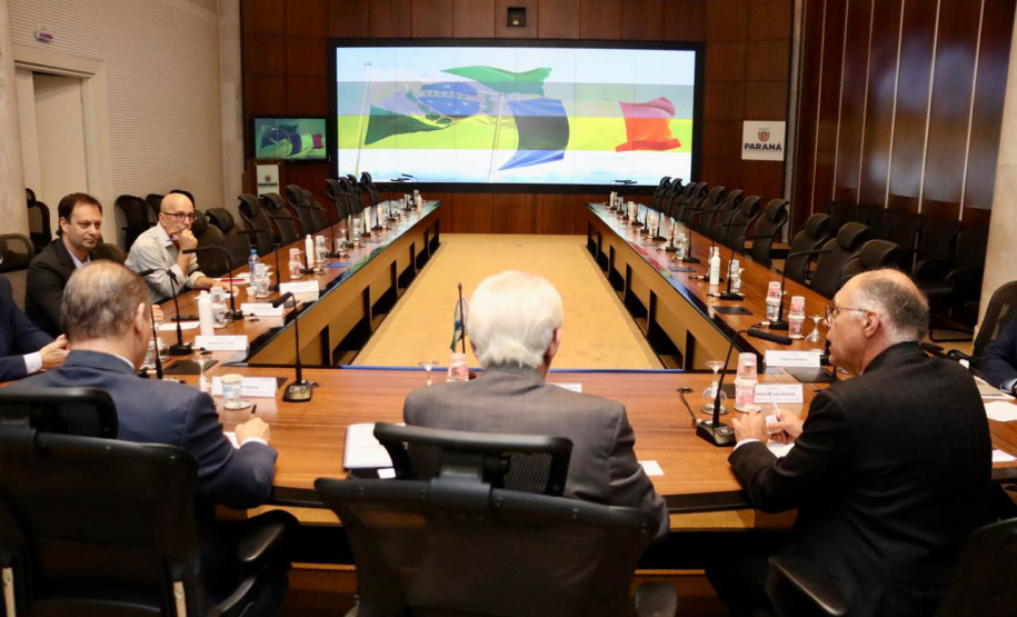 Reunião entre Governo Estadual e o diretor Regional da Agência Francesa De Desenvolvimento