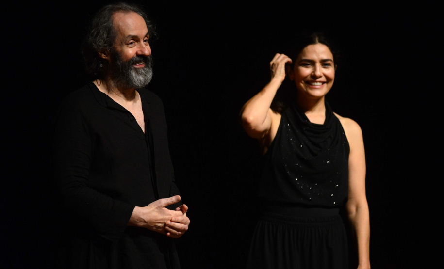 Peça com Letícia Sabatella e Daniel Dantas neste fim de semana