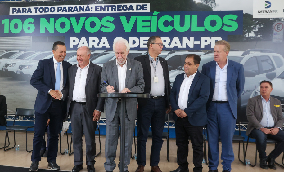 DETRAN ENTREGA VEÍCULOS