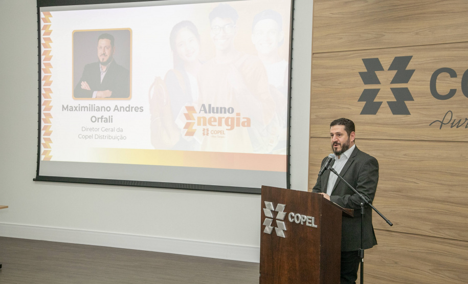 Copel divulga relação de estudantes que vão ganhar bolsa e mentoria por 5 anos