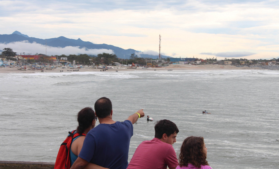 Instalação de estruturas marítimas fez com que Matinhos ganhasse pelo menos outros três pontos para a prática do surf: na Barrinha, Riviera e Flórida.