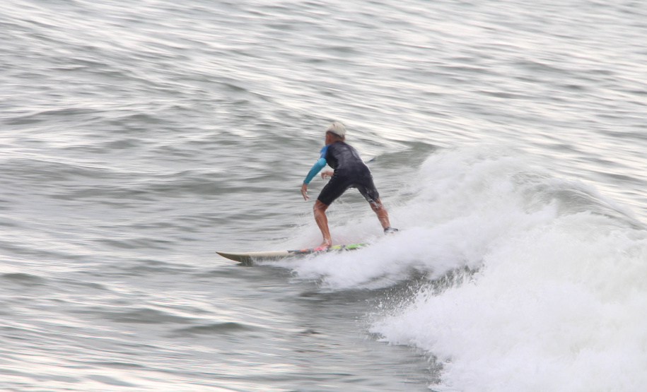 Instalação de estruturas marítimas fez com que Matinhos ganhasse pelo menos outros três pontos para a prática do surf: na Barrinha, Riviera e Flórida.