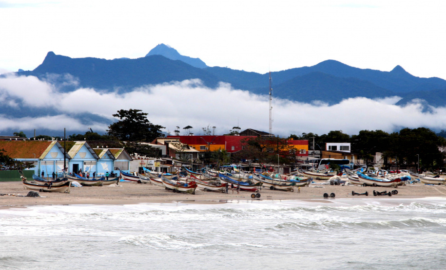 Instalação de estruturas marítimas fez com que Matinhos ganhasse pelo menos outros três pontos para a prática do surf: na Barrinha, Riviera e Flórida.