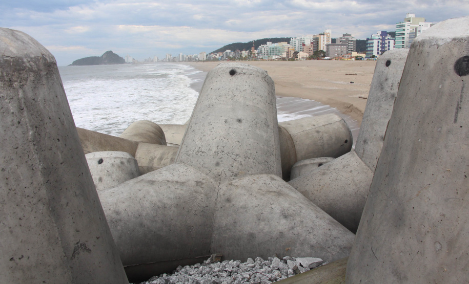 Instalação de estruturas marítimas fez com que Matinhos ganhasse pelo menos outros três pontos para a prática do surf: na Barrinha, Riviera e Flórida.