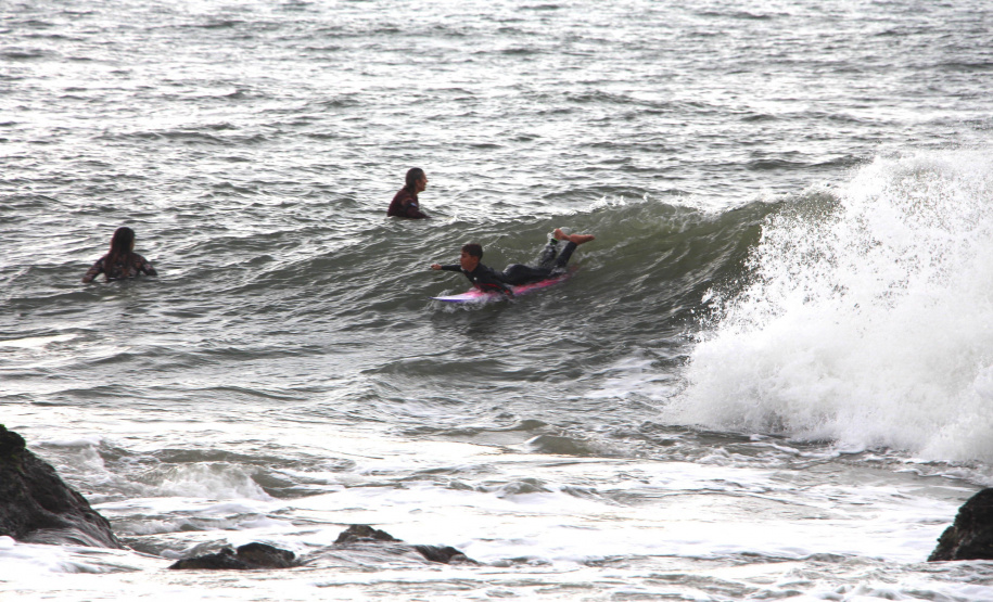 Instalação de estruturas marítimas fez com que Matinhos ganhasse pelo menos outros três pontos para a prática do surf: na Barrinha, Riviera e Flórida.