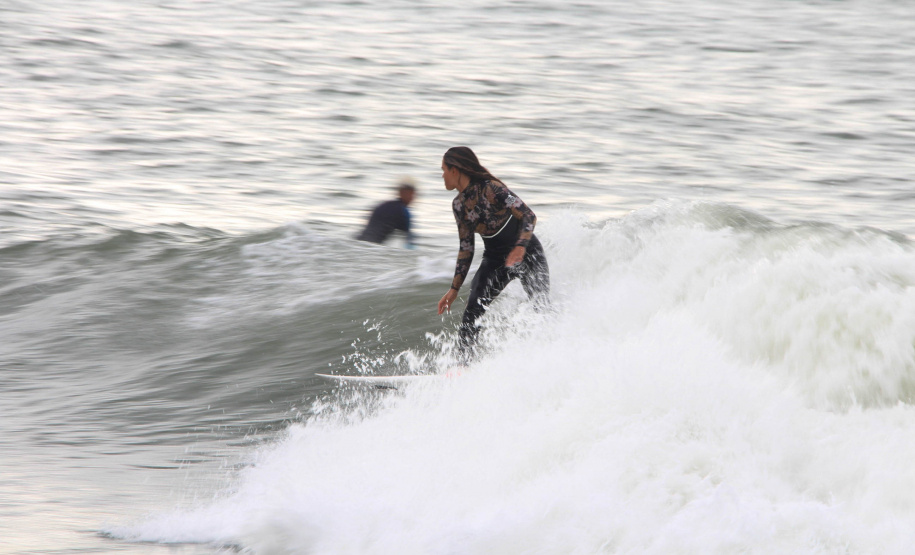 Instalação de estruturas marítimas fez com que Matinhos ganhasse pelo menos outros três pontos para a prática do surf: na Barrinha, Riviera e Flórida.