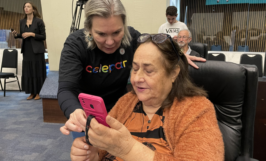 Com palestra sobre golpes virtuais, Celepar promove nova edição do curso de smartphone para idosos