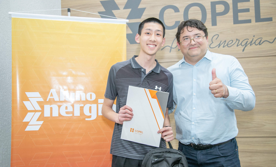 Copel divulga relação de estudantes que vão ganhar bolsa e mentoria por 5 anos