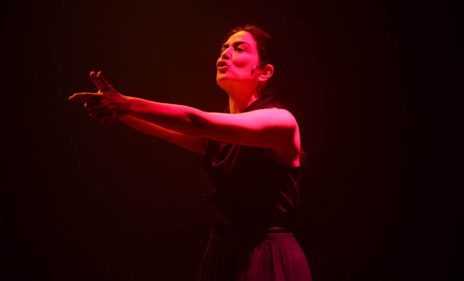 Peça com Letícia Sabatella e Daniel Dantas neste fim de semana