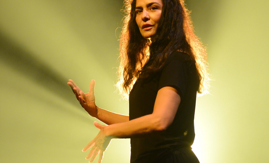 Peça com Letícia Sabatella e Daniel Dantas neste fim de semana