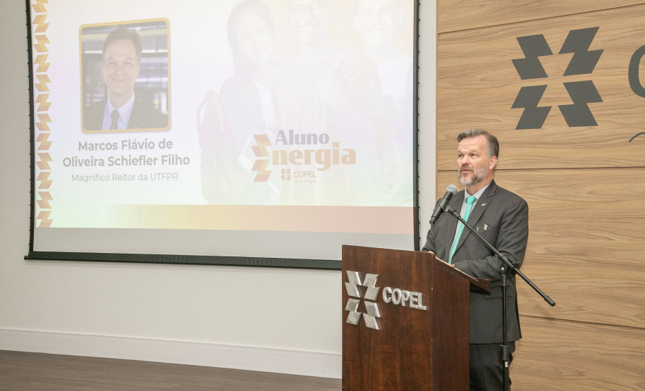 Copel divulga relação de estudantes que vão ganhar bolsa e mentoria por 5 anos