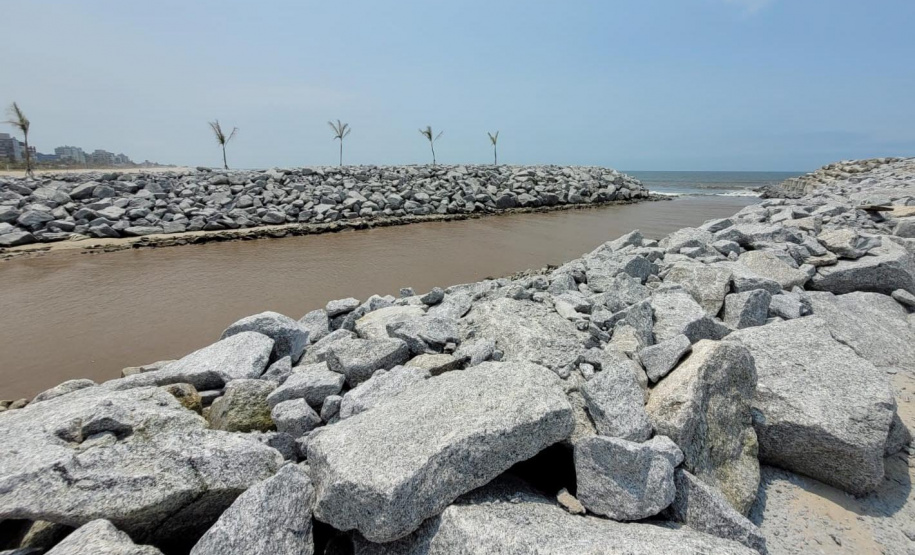 Nova orla: estruturas marítimas ajudam a melhorar a qualidade da água em Matinhos