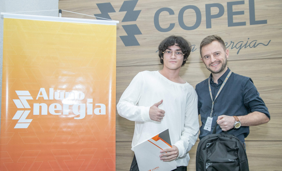 Copel divulga relação de estudantes que vão ganhar bolsa e mentoria por 5 anos