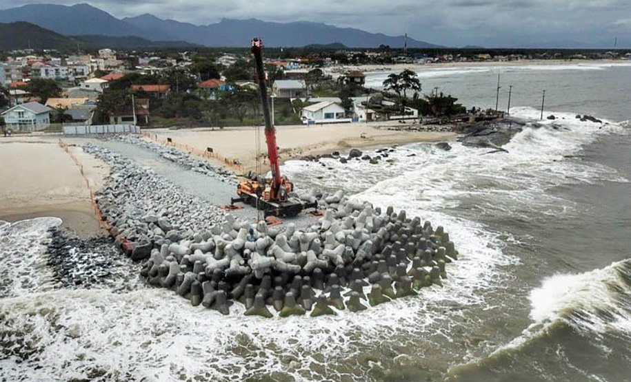 Instalação de estruturas marítimas fez com que Matinhos ganhasse pelo menos outros três pontos para a prática do surf: na Barrinha, Riviera e Flórida.