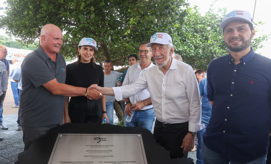 O governador em exercício Darci Piana participou nesta quinta-feira (23) da inauguração do Píer e do sistema Bioflocos da Alpha Fish, que iniciou em 2021 a produção de tilápia em tanques-rede em São Jorge D’Oeste, no Sudoeste do Estado.