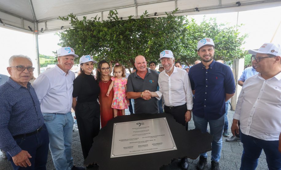 O governador em exercício Darci Piana participou nesta quinta-feira (23) da inauguração do Píer e do sistema Bioflocos da Alpha Fish, que iniciou em 2021 a produção de tilápia em tanques-rede em São Jorge D’Oeste, no Sudoeste do Estado.