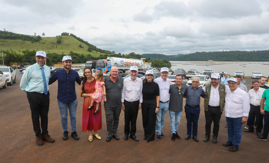 O governador em exercício Darci Piana participou nesta quinta-feira (23) da inauguração do Píer e do sistema Bioflocos da Alpha Fish, que iniciou em 2021 a produção de tilápia em tanques-rede em São Jorge D’Oeste, no Sudoeste do Estado.