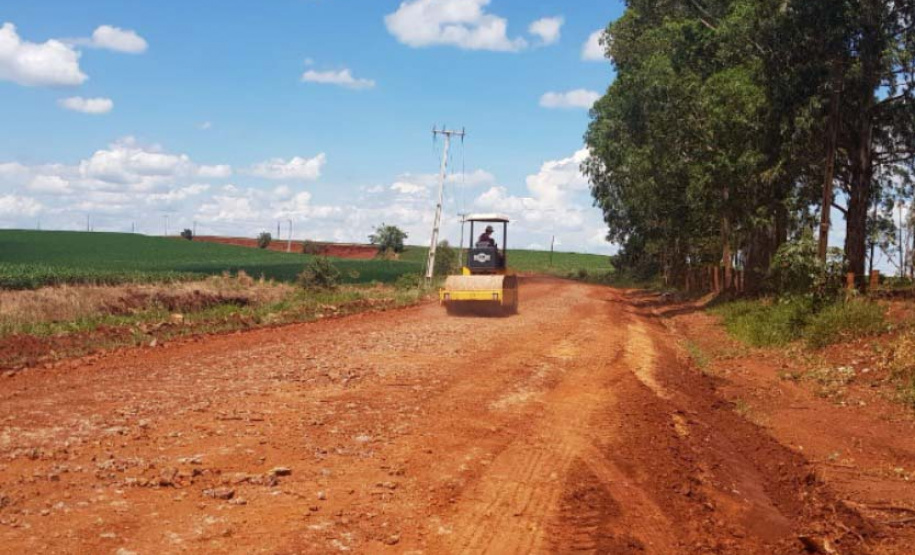 PR-553 Assinado o contrato de conservação da rodovia entre Mamborê e Luiziana