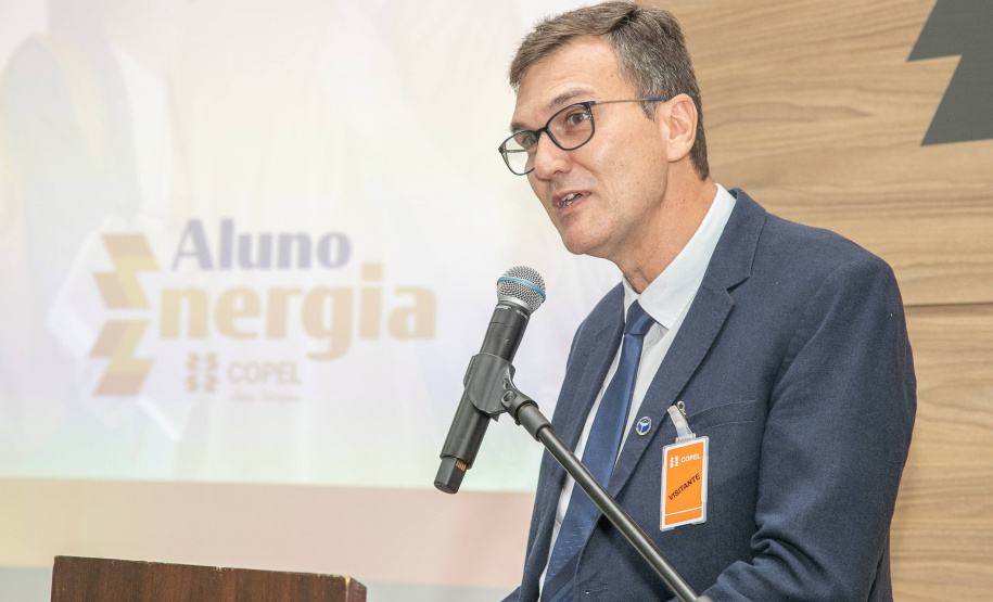 Copel divulga relação de estudantes que vão ganhar bolsa e mentoria por 5 anos