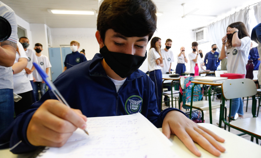 127 colégios participam de consulta sobre modelo cívico-militar nesta semana