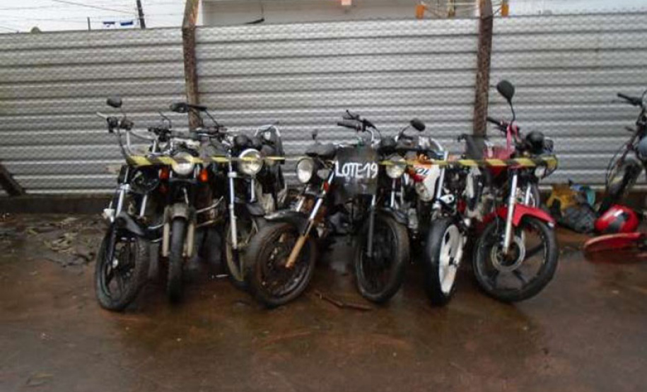 DER/PR vai leiloar 772 sucatas de veículos recolhidas em rodovias estaduais