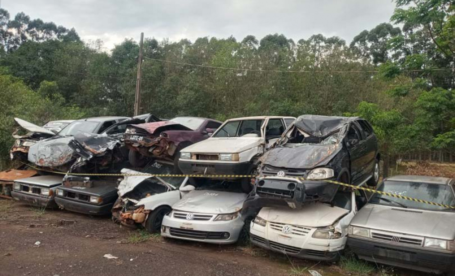 DER/PR vai leiloar 772 sucatas de veículos recolhidas em rodovias estaduais