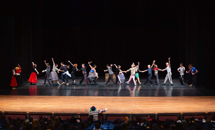 Teatro Guaíra reúne todos os corpos artísticos em “O Quebra-Nozes”