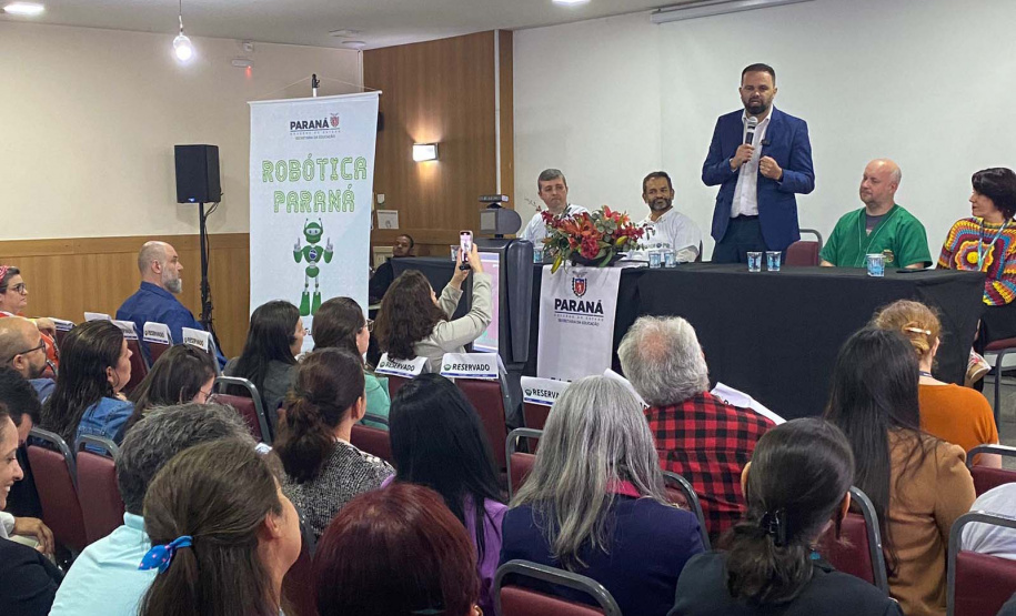 Programa de robótica encerra 2023 com Semana de Robótica em programação especial para professores