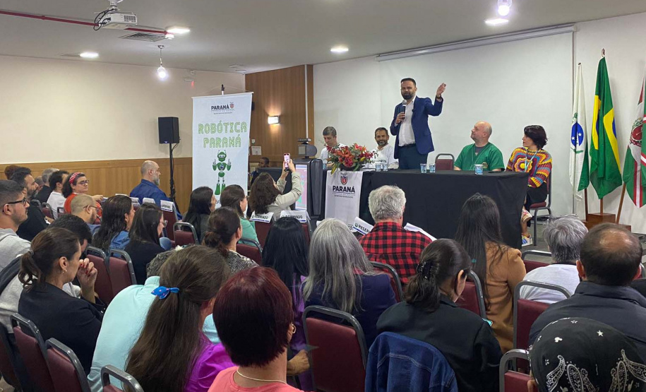 Programa de robótica encerra 2023 com Semana de Robótica em programação especial para professores