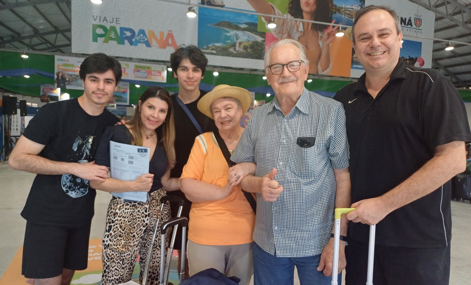 Paranaenses aproveitam embarque mais próximo de casa para celebrar datas especiais