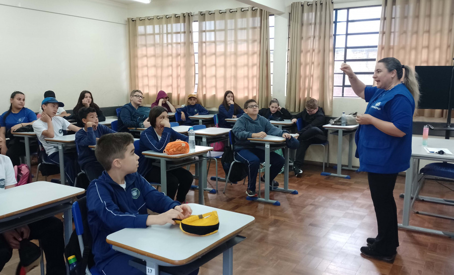 Sanepar realiza ações de sustentabilidade com estudantes em manancial de Bituruna