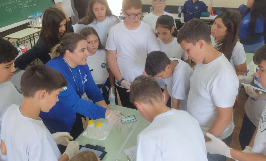 Sanepar realiza ações de sustentabilidade com estudantes em manancial de Bituruna