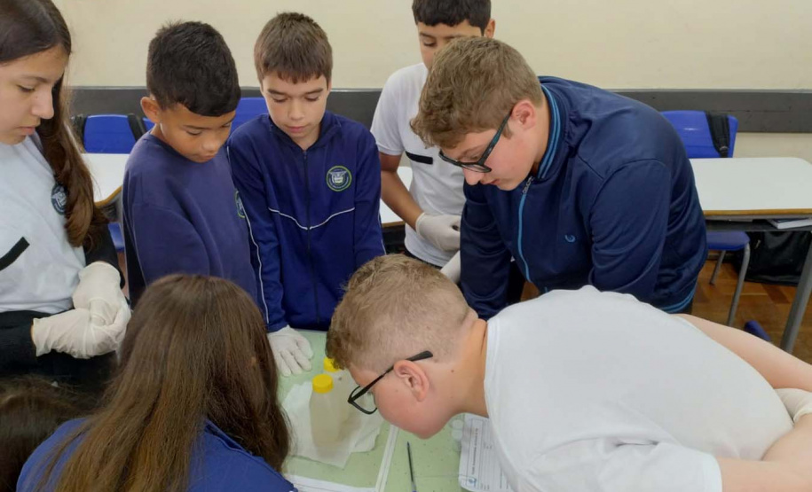 Sanepar realiza ações de sustentabilidade com estudantes em manancial de Bituruna