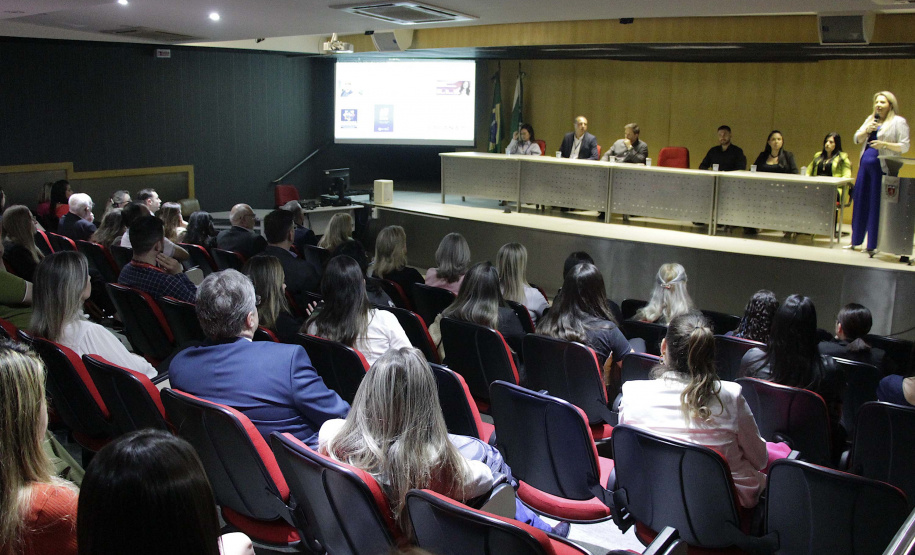 Cerimônia de entrega dos certificados "Empresa Amiga do Trabalhador" a 179 empresas que participaram dos mutirões promovidos pela SETR na capital.