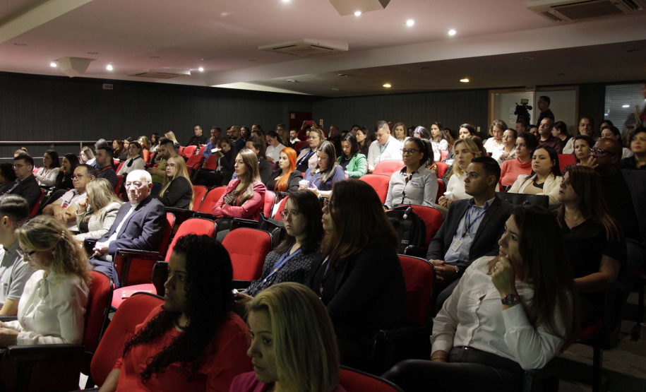 Cerimônia de entrega dos certificados "Empresa Amiga do Trabalhador" a 179 empresas que participaram dos mutirões promovidos pela SETR na capital.