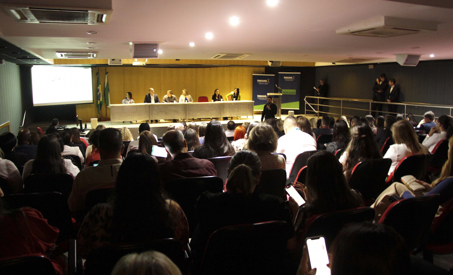 Cerimônia de entrega dos certificados "Empresa Amiga do Trabalhador" a 179 empresas que participaram dos mutirões promovidos pela SETR na capital.