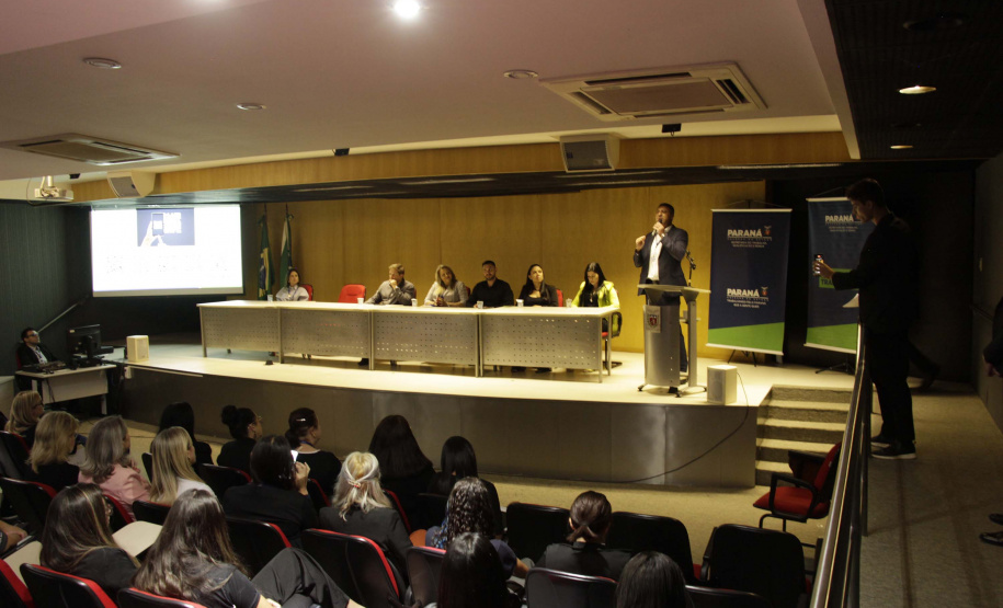 Cerimônia de entrega dos certificados "Empresa Amiga do Trabalhador" a 179 empresas que participaram dos mutirões promovidos pela SETR na capital.