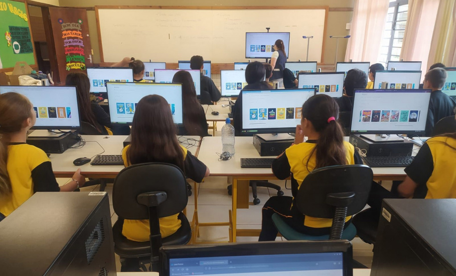 Estreia do Leia Paraná, expansão do inglês e consolidação de aplicativos marcam 2023 da educação